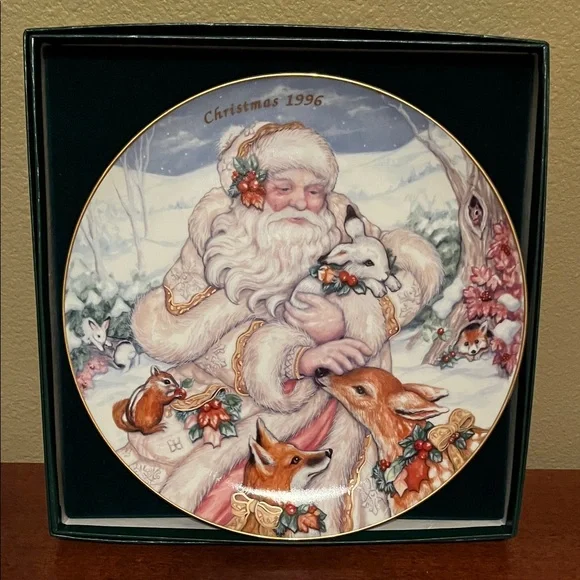 Fitz and Floyd Vintage, Santa with Animals Plate, 1996 - Picture 8 of 8